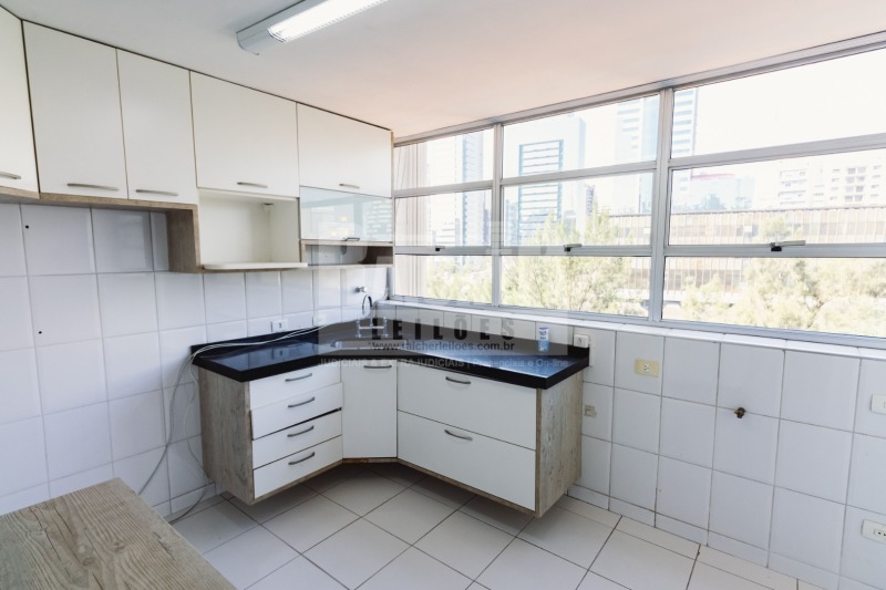 LOTE 001 Apartamento nº 5, localizado no 5º andar do Edifício Delia, situado na Rua Maestro Cardim, , localizado em São Paulo - SP
